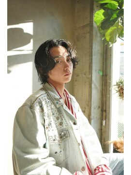 キュー(Cue_) 無造作ウルフセンターパート×メンズパーマ