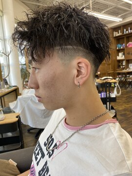 ブレーメン(BREMEN) 【BREMEN】ツイストスキンフェード　ライン2本