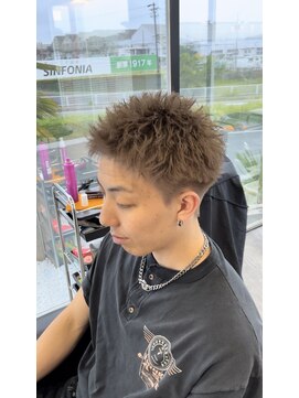 オーラ(AuRa) スパイキーショート×くすみベージュ