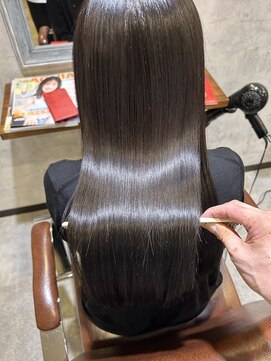 エスト(est) ハイクラス髪室改善トリートメント　ロング美髪