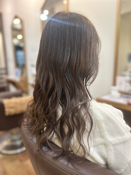 フリージア(freesia) ニュアンスカラー/髪質改善トリートメント/巻き髪