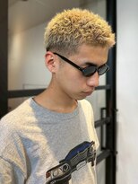 ヴヴ(Bub)&nbsp;ブリーチ 抜きっぱなしブロンド ドリルパーマ メンズショート