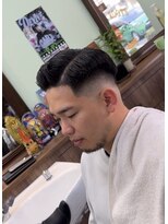 ケーエムシーセントラルルーツ(KMC Central Roots) スキンフェード、サイドパート