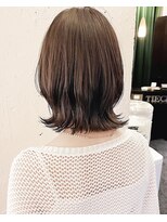ティーシェル(TIECHEL) 小顔イメチェン、ブルーグレージュカラーくびれレイヤーボブ