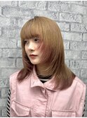 ピンクハッシュカットくびれショートヨシンモリ