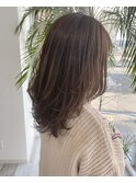 ミディアムレイヤー × ベージュカラー