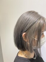 エニドット(Eni..) グレーベージュカラーミニボブヘアミルクティーベージュ