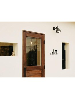 明るく温かみのある空間でリラックス♪周りの目を気にせず過ごせるのも◎一人一人にあった提案を致します。