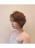 思わず見惚れるウェーブショート