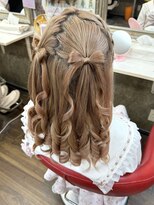 ヘアセットアップス(UP's)&nbsp;シンプルでめちゃ可愛い『編みカチュハーフツイン立体リボン♪』