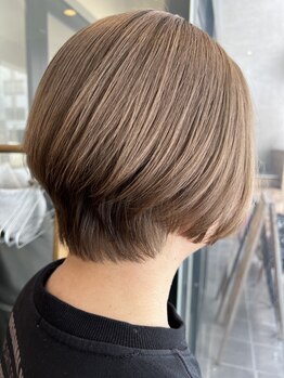 ティー リュクスボーテ(T LUXE BEAUTE)の写真/大人女性の魅力を引き出すグレイカラーで、夏に向けてのイメチェンも◎透明感のある柔らかい色味に♪