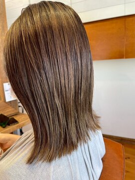 DAMANI 表参道 髪質改善/ヘッドスパ/ハイライト/白髪染め/白髪ぼかし/縮毛矯正 似合わせカット/ミディアムレイヤーカット[表参道駅]