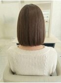 艶感アッシュブラウンの王道ミニボブ