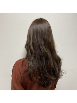 リジー(Litzy) 赤みを消した透明感グレージュ