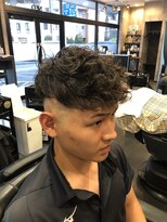 バーバーショップ ネオ セカンド(BARBERSHOP NEO2nd)&nbsp;スペインカール×スキンフェード　スパイラルパーマ短髪バーバー