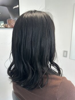 髪の悩みを相談できるプロによるマンツーマン施術。帰宅後のヘアケアからセット方法まで丁寧にお伝えします