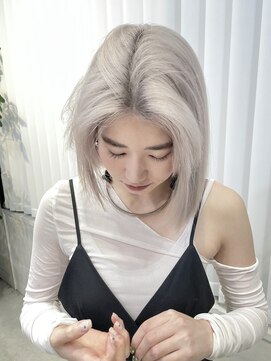 ソル 栄矢場町(SOL) ホワイトシルバーホワイトカラーハイトーンボブホワイトブロンド