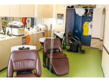 シャンプーブースはゆったりくつろげる空間になってます。