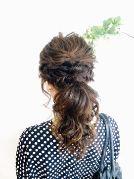 ヘアメイクサロンシャルメ(Hair Make Salon CHARMER) おでかけラフポニー