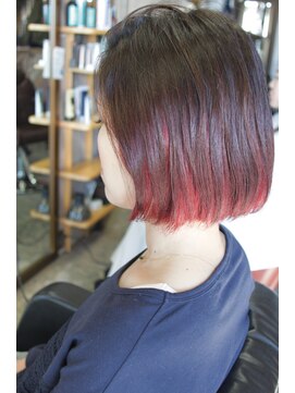 オーバーキャプテンネイキッド(OVER CAPTAIN NAKED) ピンクレッドインナーカラー×ボブ