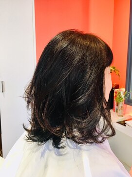 アンドアッカ(&acca) やわらかミディアムヘア