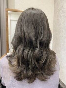 ジゼル 博多(GiseL) カーキグレージュ/ Gisel  @avlon0805 [博多駅前]