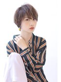 ことりベージュネイビーカラー毛先パーマ小顔ワンサイドショート