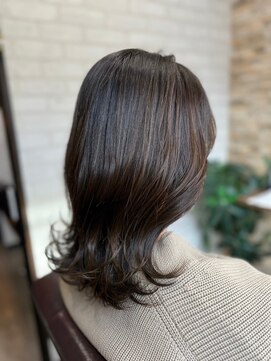 ハサミバイアトリエナガノ 千葉(8sami by atelier nagano) ショートボブ/センターパート/ツヤ髪/グラデーション/イヤリング