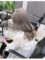 クヴェルアンドコー(Kvell&Co.)&nbsp;ミルクティーグレージュ　心斎橋カラー