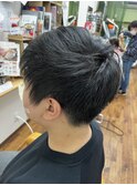 襟足スッキリ刈り上げの軽め黒髪メンズショートカット