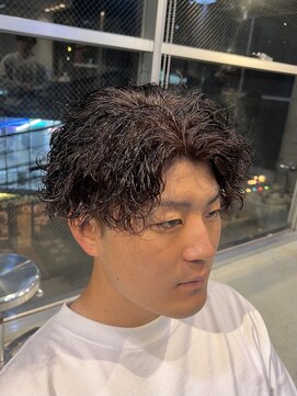 アーリー(Ali'i) 刈り上げ2wayセンターパートツイストスパイラルパーマ