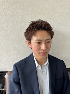 髪屋 ラフなスパイキーな動きを表現するメンズショートスタイル