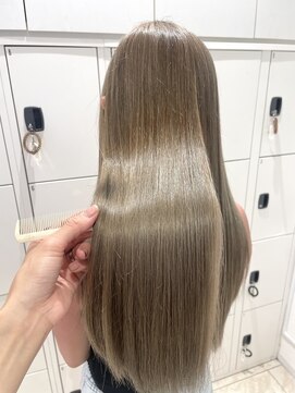 ケンジ 平塚 アネッタ(KENJE annetta) ミルクティーグレージュ