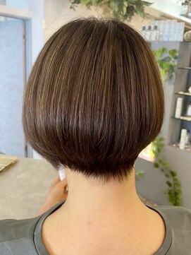 ヴィサージュバスク(VISAGE ba.s.k) 「大人の魅力引き立つショートボブ