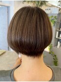 「大人の魅力引き立つショートボブ