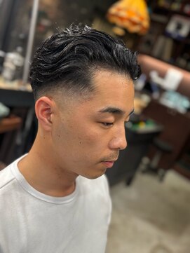 フォーコーナーズカットショップスリーセント 栄(FourCornersCutShop 3/cent) スリックバック