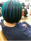 ハイトーン/デザインカラー/ブルーグリーン/内巻き/ショートボブ