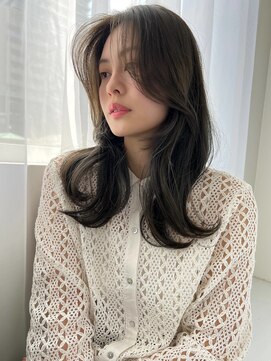 フェイスレイヤー　抜け感暗髪ロング