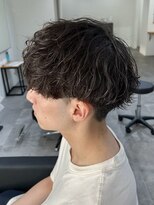 ヒュイル バイ ニアウ(Hwyl by Niau) メンズカットパーマシャドウパーマパーママッシュ刈り上げカット