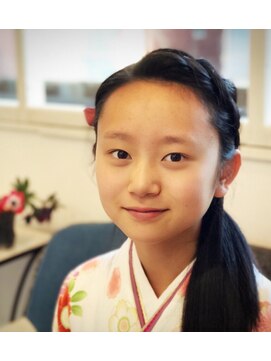 モダンタイムス 西谷店 小学校卒業式の袴アップスタイル