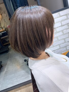アヴァロン(AVALON) ゆったりレイヤーショートボブ×イルミナベージュ