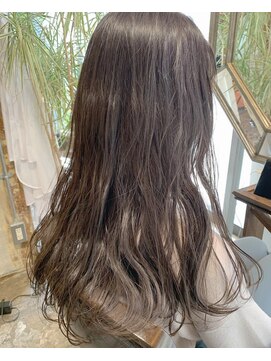 アティック ヘアーデザインアンドリラクゼーション(attic hair design&relaxation) グレージュ