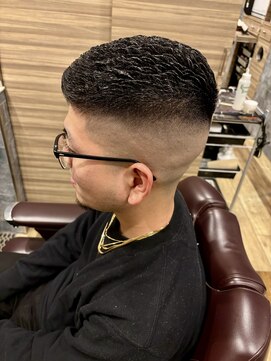 銀座マツナガ 神田店 濡れパンスキンフェードアイロンパーマショートメンズワイルド