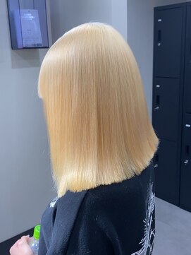 ベレーザ 渋谷(BELEZA) 10180耳かけボブ金髪くすみベーベージュシルキーベージュボブ