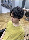 スーツ短髪ツーブロック束感黒髪シークレットパーマ流行