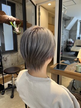 ニカイ(2F) グレージュカラー/ハイトーンカラー/ショートカット