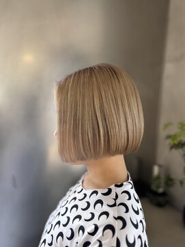 ニーイチイチ(211) ハイトーンボブ/小顔