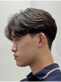 毛流れセンターパートニュアンスパーマカルマヘアメンズパーマ