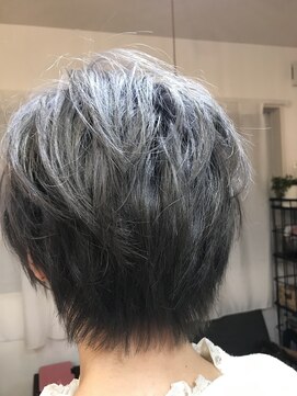 ヘア デザイン 虹いろのはさみ 大人ふんわりショート