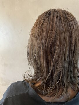 エン(en) 外ハネふんわりヘア